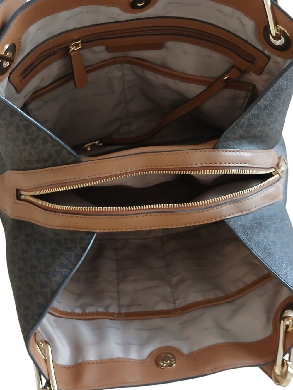 NWOT MICHAEL KORS Raven Large Signature Tote Grommets Studs Brown Tan Luxury - Picture 11 of 13